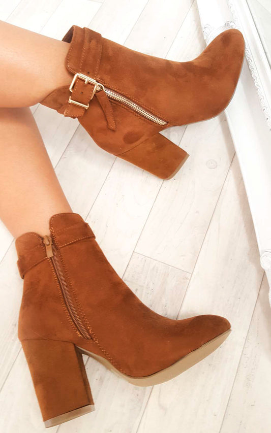 Buckle Faux Suede Ankle Boots Moda