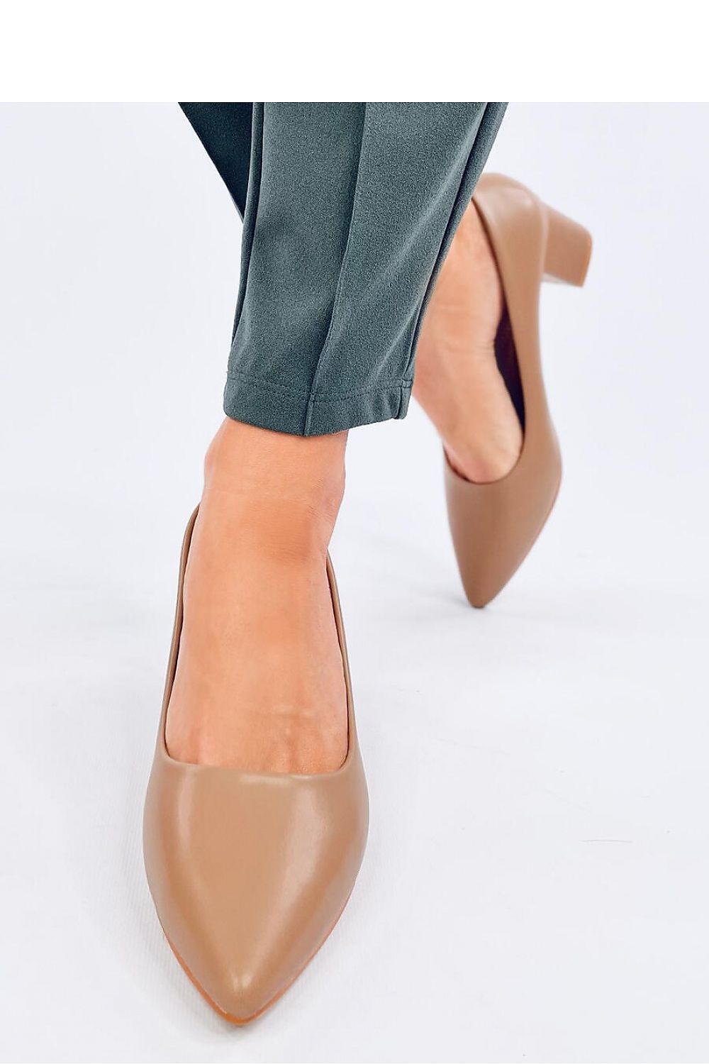 Block heel pumps model 194614 Inello Inello