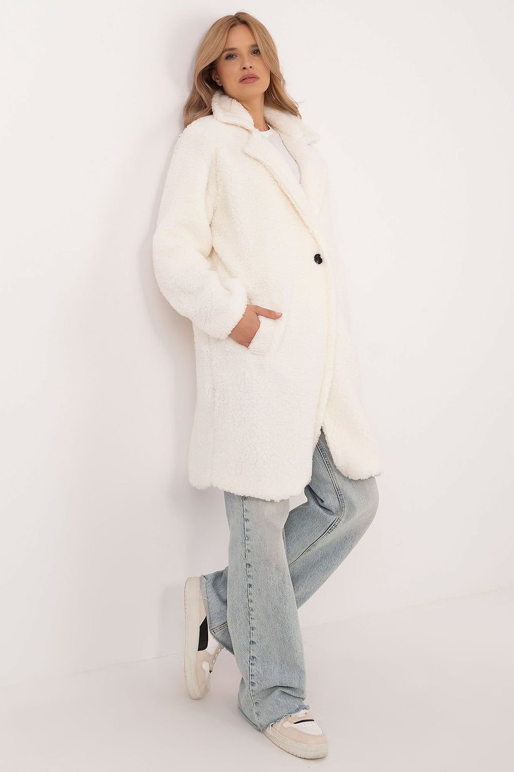 Coat model 203855 Italy Moda Italy Moda