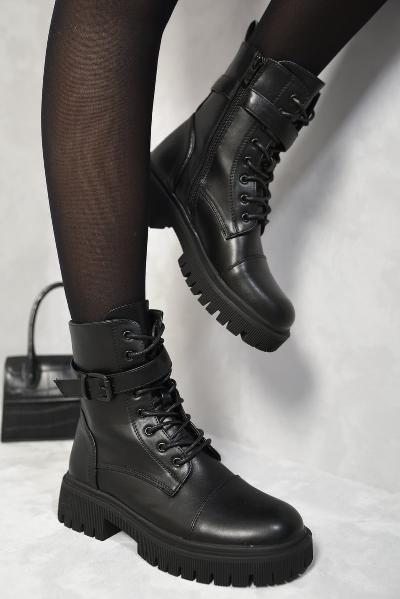 Lace Up Buckle Chunky Combat Boots Moda