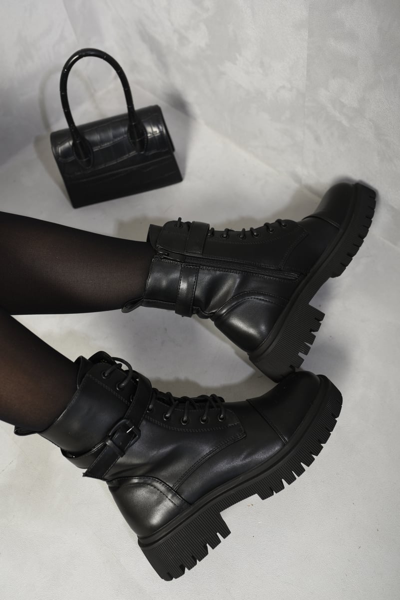 Lace Up Buckle Chunky Combat Boots Moda