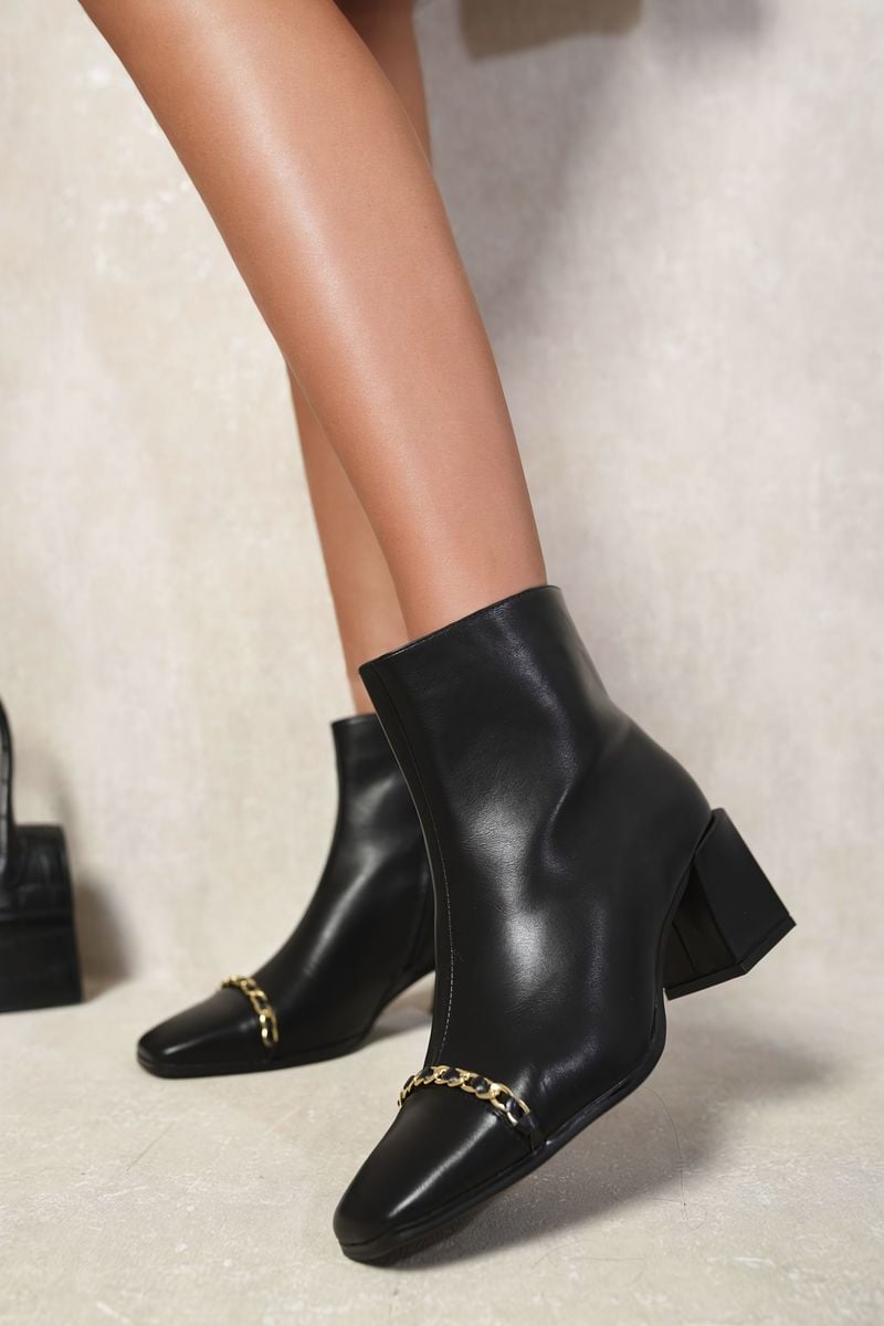 Two Tone Side Zip Block Heel Ankle Boots Moda