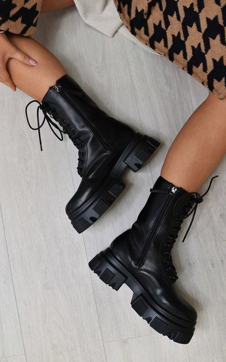 Lace Up Chunky Ankle Boots Moda