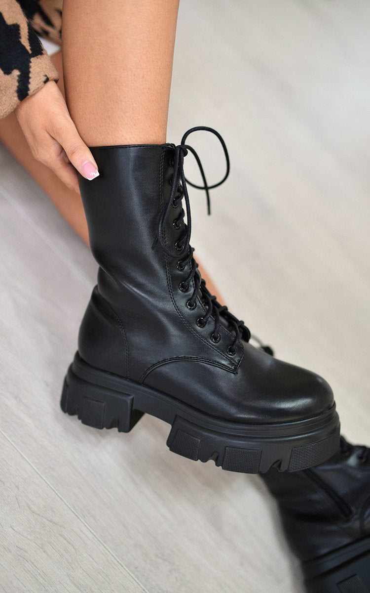 Lace Up Chunky Ankle Boots Moda