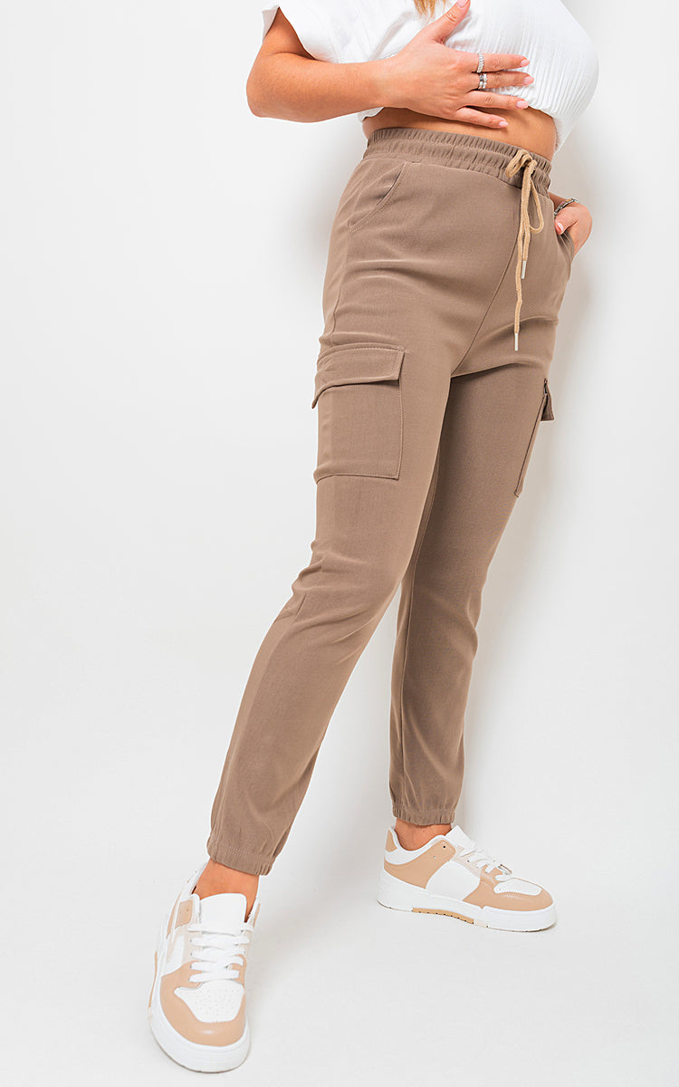 Cargo Pocket Trouser with Drawstring Moda