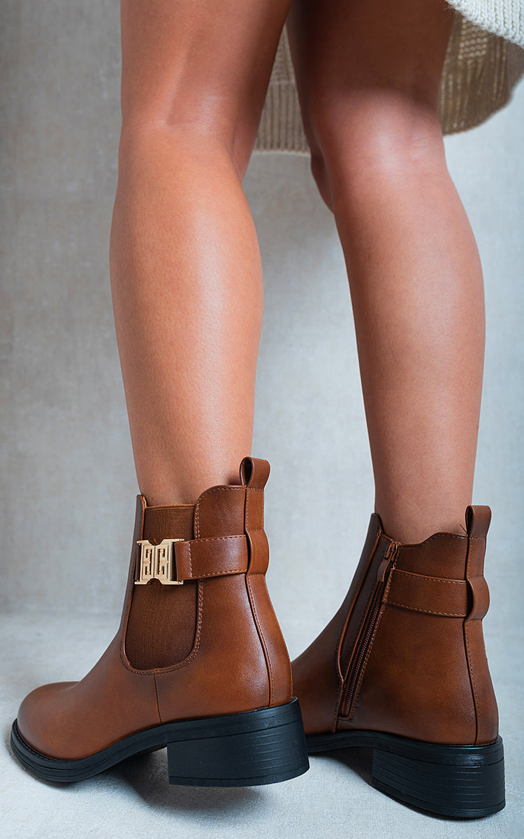 Side Buckle Chelsea Ankle Boots Moda