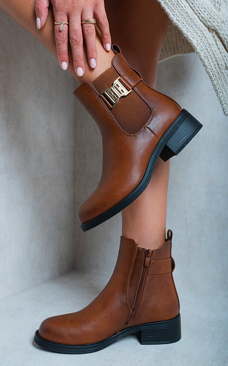 Side Buckle Chelsea Ankle Boots Moda