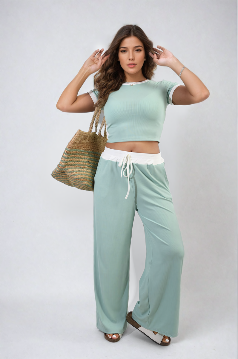 Contrasting Trim Crop Top and Trousers Co-ord Set Moda