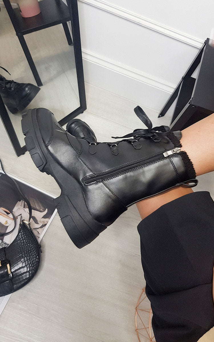 Lace Up Faux Leather Chunky Boots Moda