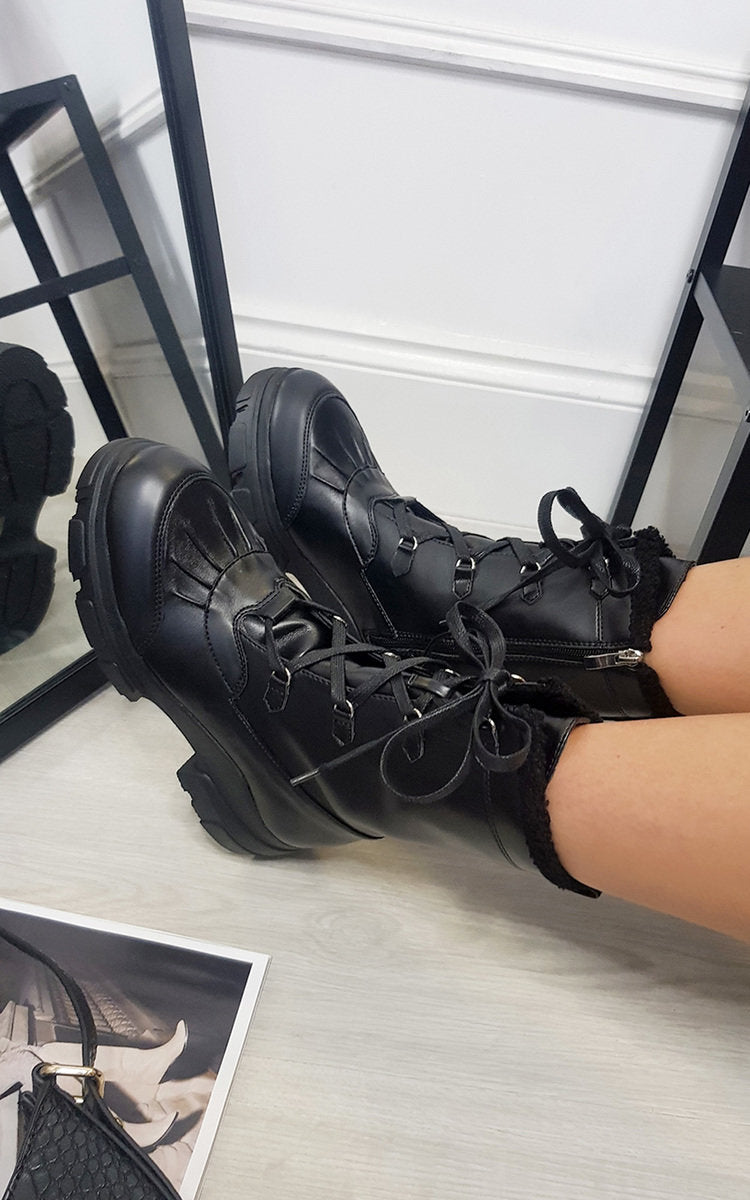 Lace Up Faux Leather Chunky Boots Moda