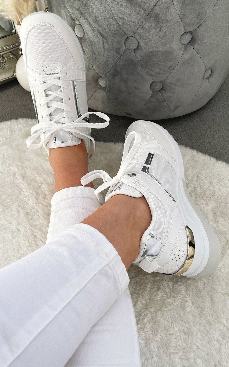 Lace Up Trainers Moda