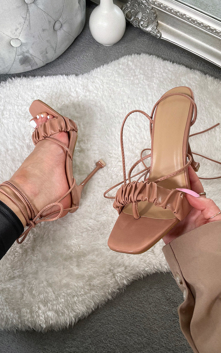 Strappy Mule Heels Moda