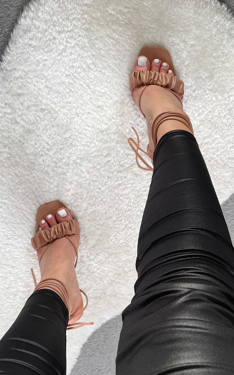 Strappy Mule Heels Moda