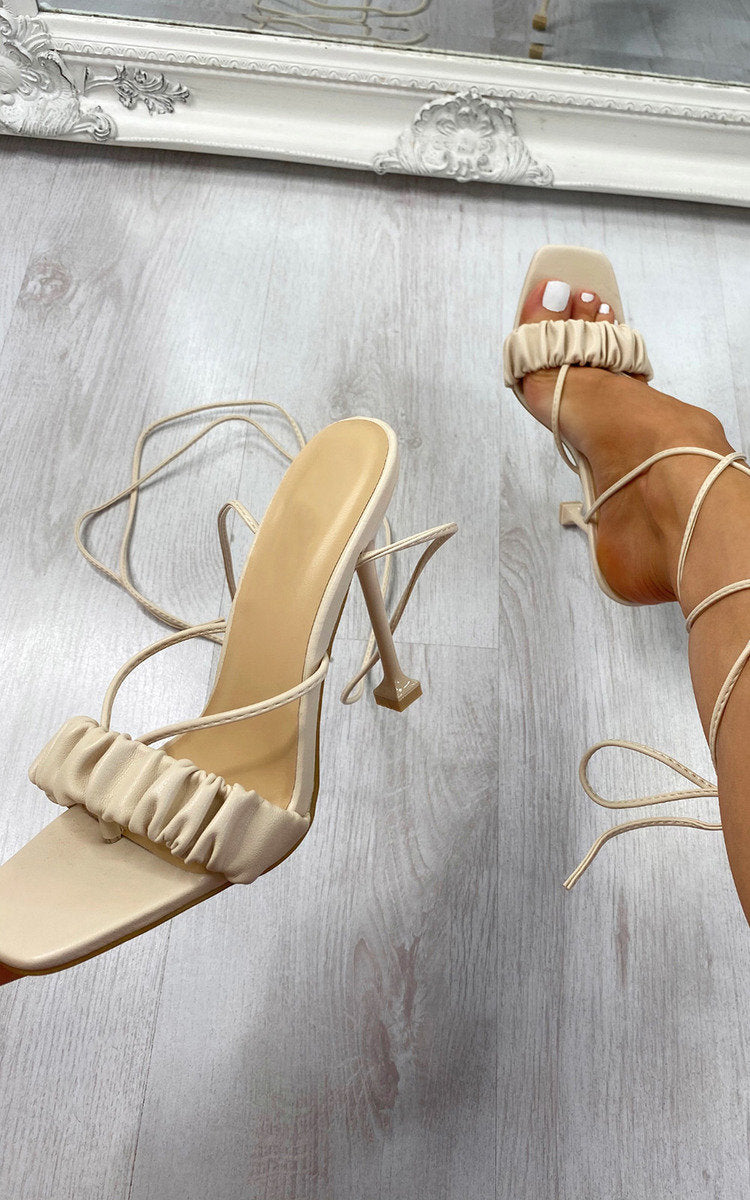 Strappy Mule Heels Moda