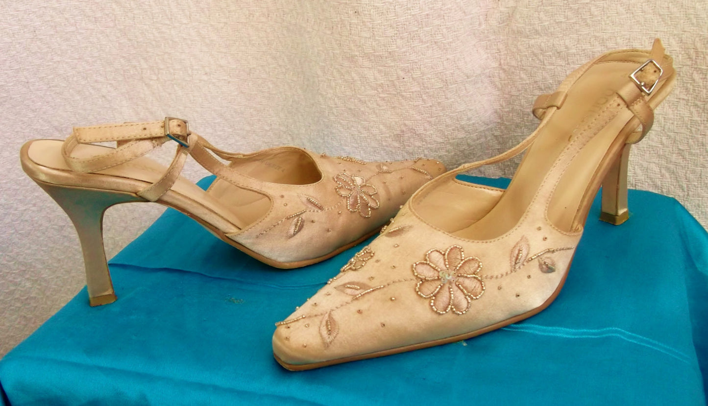 Exquisite cream satin strappy shoes Size 4 "Barretts "Label. Embroidered detailing& beadwork. low heels. Wonkey Donkey Bazaar